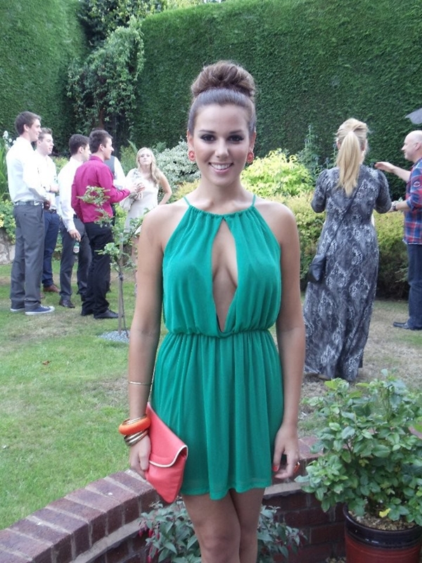 Like the green dress!
