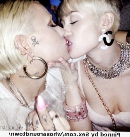 Miley Cyrus and Brooke Candy kissing