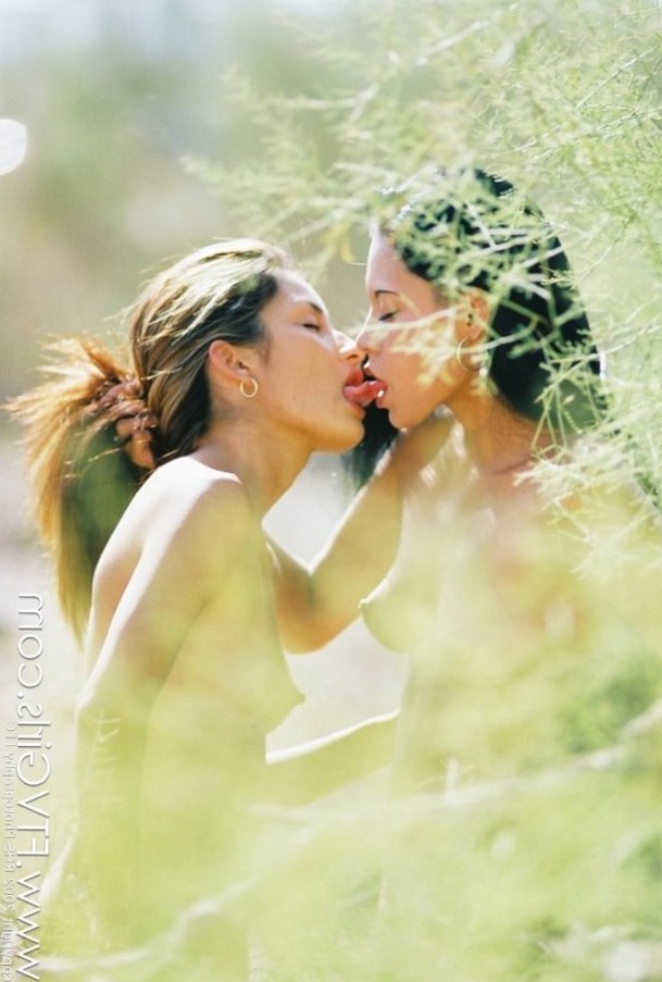 Awesome lesbian makeout with Darlene & Janelle